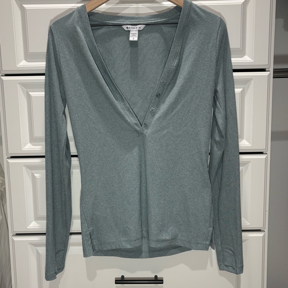 Athleta Uptempo Green Long Sleeve Ribbed Henley